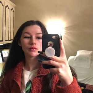 Meet your Posher, Adara